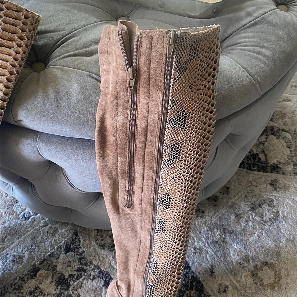 Snakeskin Patterned over the knee - Picture 3 of 4